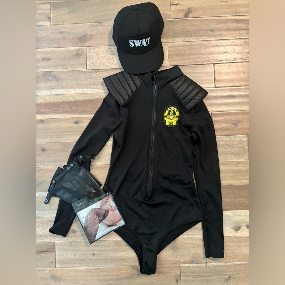 Women’s Swat costume NWOT - Picture 2 of 4